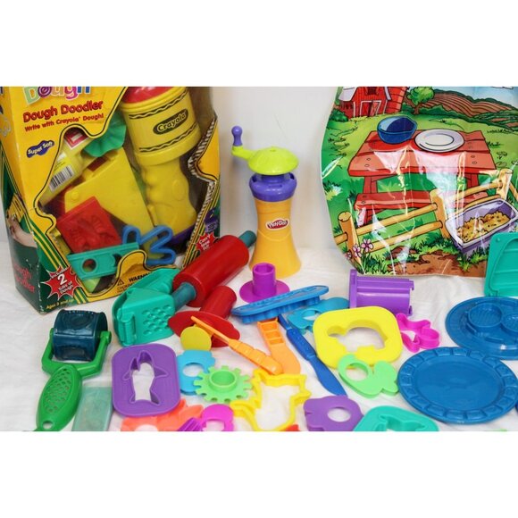 Large Play-Doh Canister 50+ Pcs Crayola Dough Doodler Cutters Molds cans - Picture 2 of 16